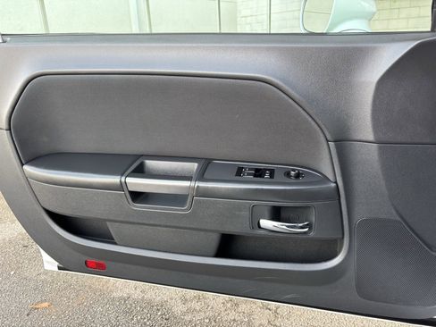 Used 2012 Dodge Challenger SXT image 15