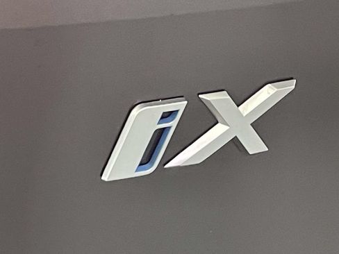 Used 2024 BMW iX xDrive50 AWD/4WD image 11