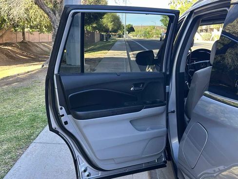 Used 2019 Honda Pilot Touring image 47