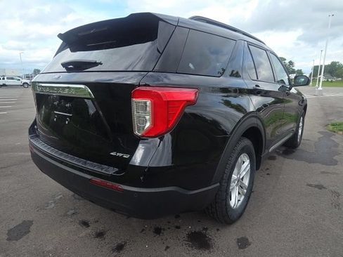 Used 2024 Ford Explorer XLT AWD/4WD image 8