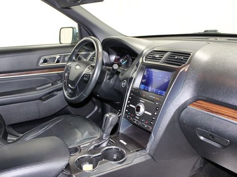 Used 2019 Ford Explorer Limited w/ Class III Trailer Tow Package image 35