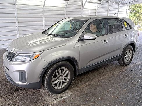 Used 2015 Kia Sorento LX image 1