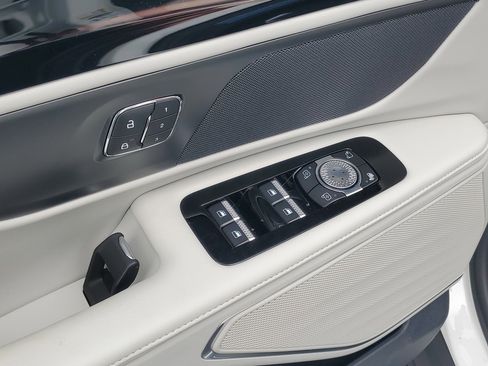 New 2026 Lincoln Nautilus Premier image 9