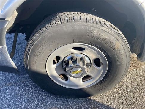 Used 2025 Chevrolet Express 3500 LT w/ LT Preferred Equipment Group image 4