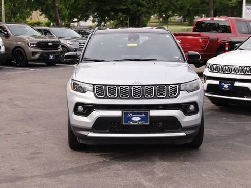 Used 2025 Jeep Compass Limited AWD/4WD image 4