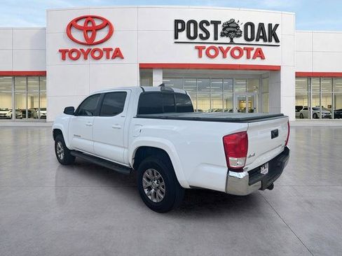 Used 2017 Toyota Tacoma SR5 w/ Tow Package image 8