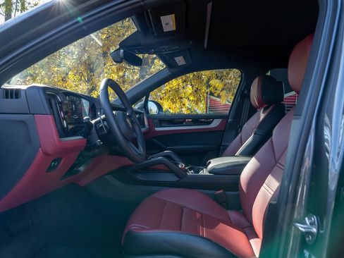 Certified 2025 Porsche Cayenne image 24