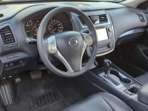 Used 2017 Nissan Altima 2.5 SL w/ 2.5 Technology Package FWD image 9