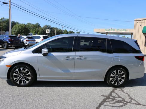 Used 2025 Honda Odyssey Elite image 2