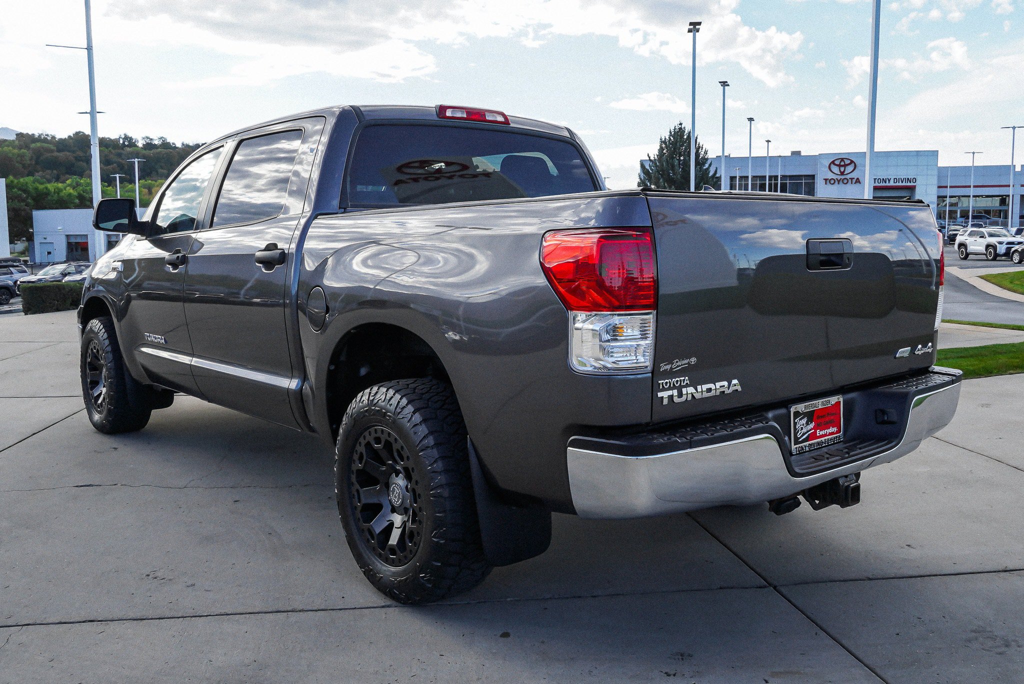 Used 2013 Toyota Tundra 4x4 CrewMax w/ Tow Pkg image 6