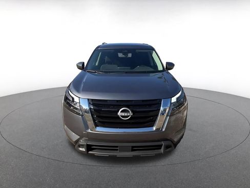 Used 2025 Nissan Pathfinder SV image 4