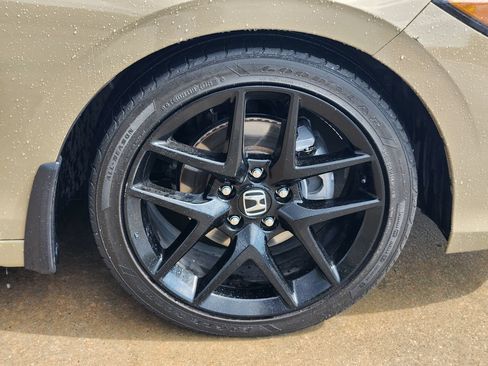 Used 2025 Honda Civic Sport image 11