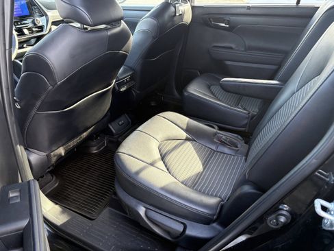 Certified 2023 Toyota Highlander XSE image 4