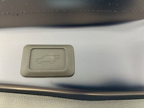 New 2025 Toyota RAV4 XLE image 18