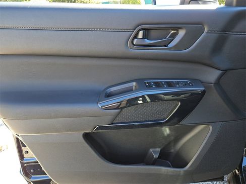 Certified 2024 Nissan Pathfinder S image 13