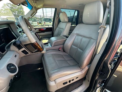 Used 2012 Lincoln Navigator 2WD image 41