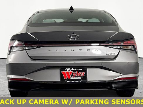 Certified 2022 Hyundai Elantra Limited w/ Preferred Accessory Package FWD image 5