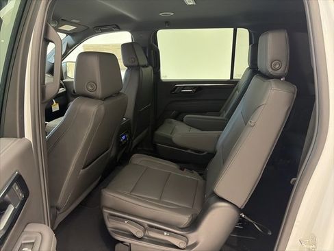 New 2026 Chevrolet Suburban LT image 14