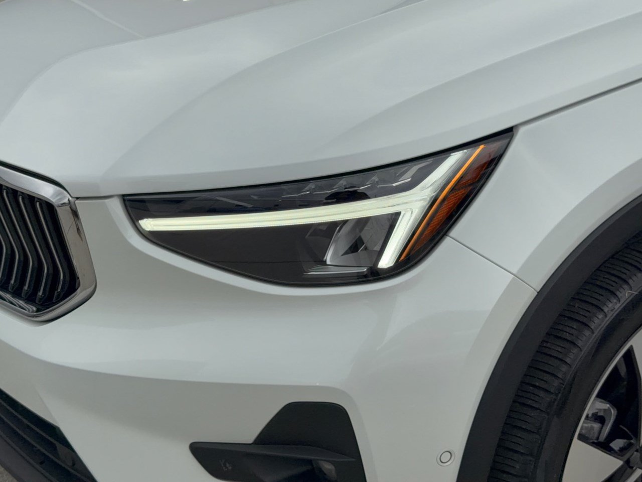 Used 2024 Volvo XC40 B5 Plus w/ Protection Package Premier AWD/4WD image 12