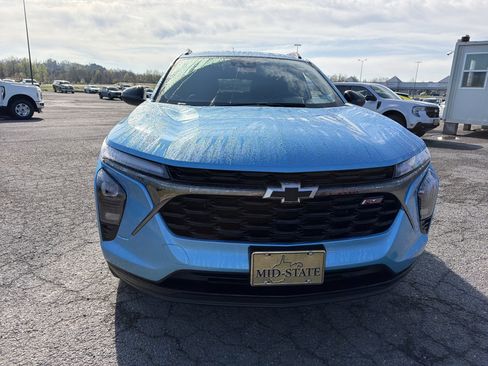 Used 2025 Chevrolet Trax RS w/ Sunroof Package FWD image 2