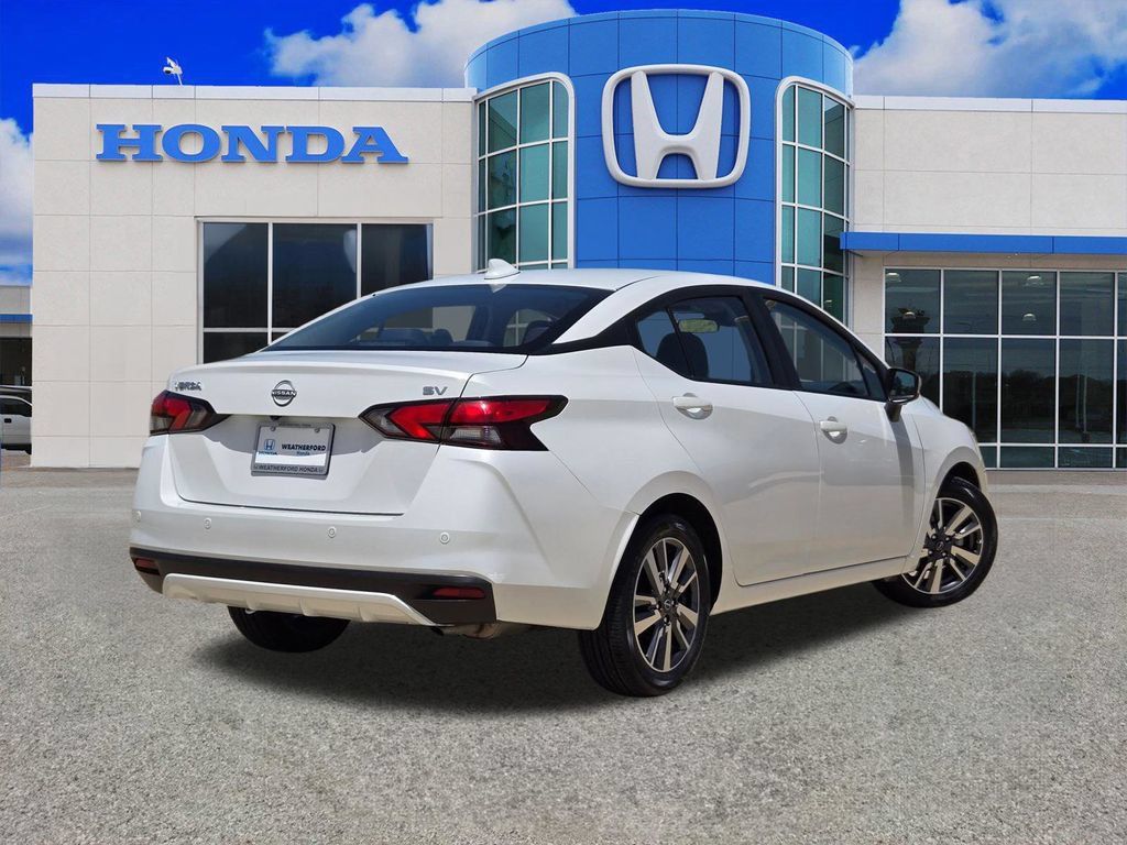 Used 2024 Nissan Versa SV FWD image 3