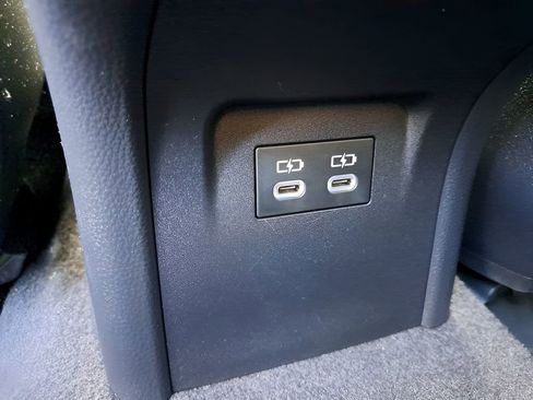 Used 2023 Toyota Prius XLE image 9