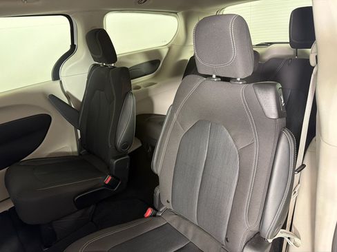 Used 2023 Chrysler Voyager LX FWD image 18