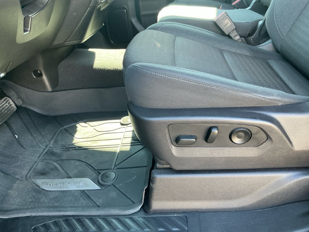 Used 2024 Chevrolet Silverado 1500 Custom w/ LPO, Dark Essentials Package RWD image 17