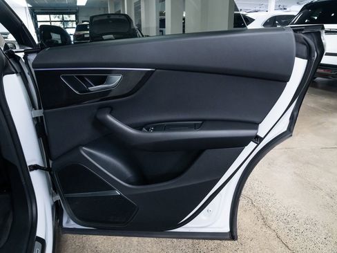 Used 2021 Audi Q8 Prestige w/ Prestige Package image 22