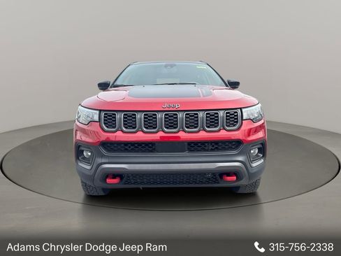 Used 2025 Jeep Compass Trailhawk AWD/4WD image 2