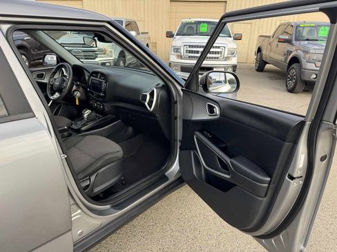 Used 2022 Kia Soul LX w/ Technology Package image 16