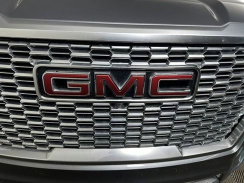 Used 2021 GMC Yukon Denali w/ Denali Premium Package image 9