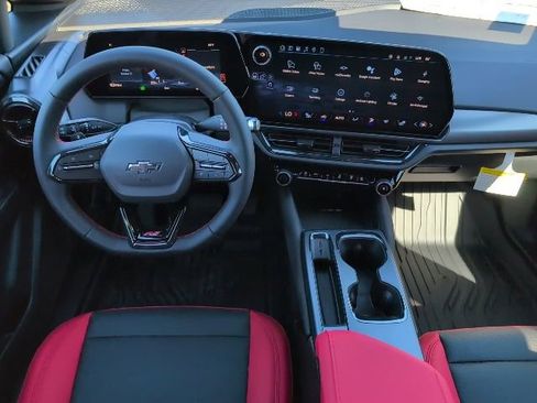 Used 2026 Chevrolet Equinox EV RS FWD image 4