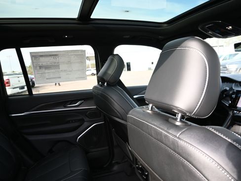 New 2026 Jeep Grand Cherokee Limited image 22