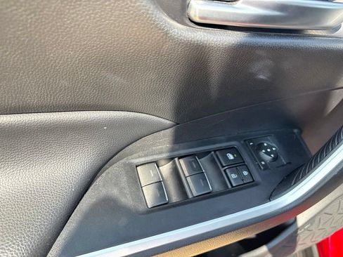 Used 2025 Toyota RAV4 XLE AWD/4WD image 13