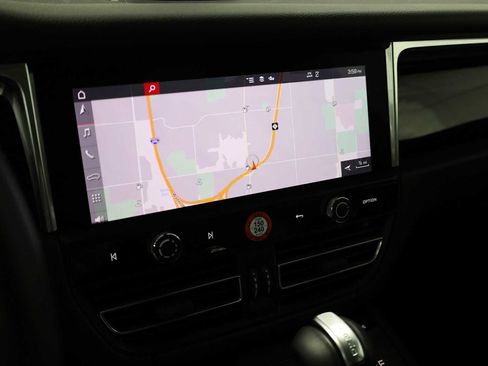 Certified 2025 Porsche Macan image 33