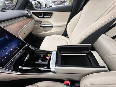 Used 2025 Mercedes-Benz C 300 4MATIC Sedan image 28