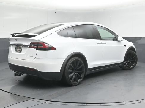 Used 2020 Tesla Model X Long Range image 3