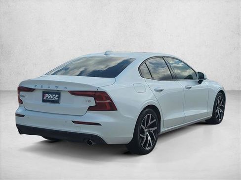 Used 2020 Volvo S60 T5 Momentum w/ Premium Package image 5