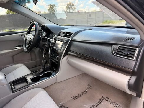 Used 2017 Toyota Camry LE FWD image 18