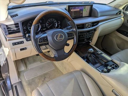 Used 2017 Lexus LX 570 4WD w/ Luxury Package image 9