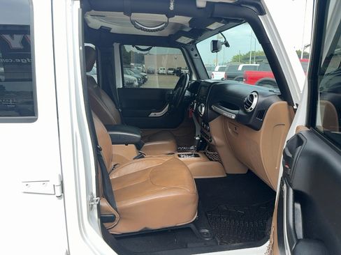 Used 2015 Jeep Wrangler Unlimited Sahara w/ Connectivity Group AWD/4WD image 20
