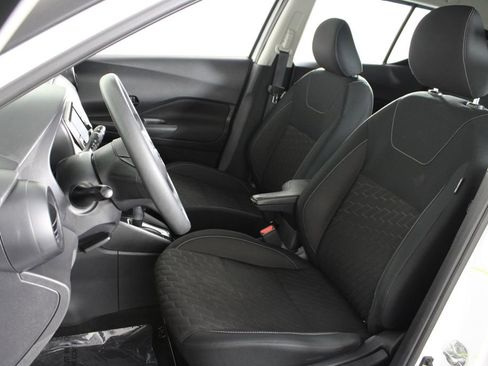 Used 2021 Nissan Kicks S image 19