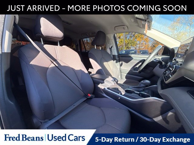Used 2023 Toyota Highlander LE FWD image 12
