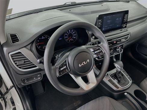 Used 2023 Kia Seltos LX image 9