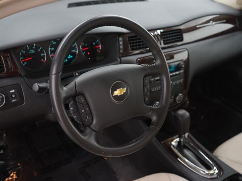Used 2012 Chevrolet Impala LTZ FWD image 19