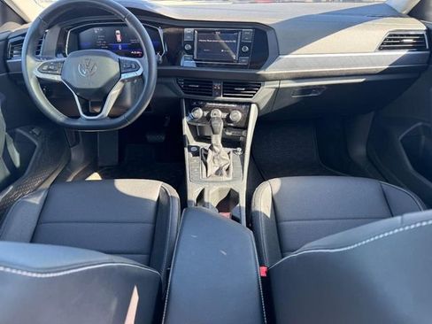 Used 2024 Volkswagen Jetta SE image 10