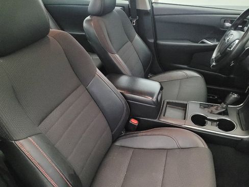 Used 2016 Toyota Camry SE image 21