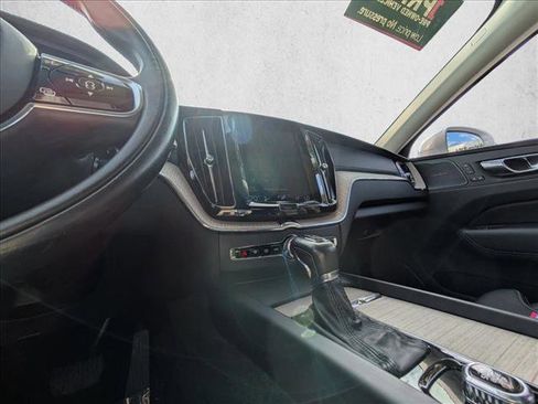 Used 2019 Volvo XC60 T5 Inscription image 15