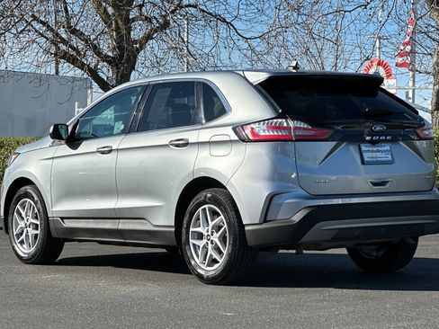 Used 2024 Ford Edge SEL image 6